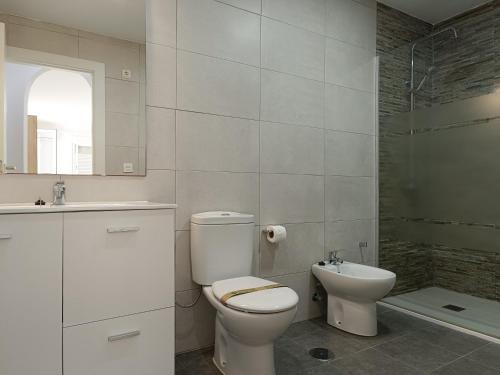 One-Bedroom Apartment image 10