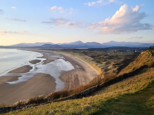 Surrounding environment, Holiday Cottage in Snowdonia (Sleeps 10) in Harlech