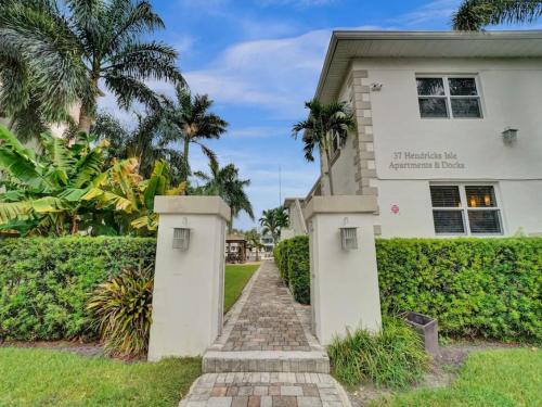 Beach Isles Modern 1BR in Fort Lauderdale with Patio