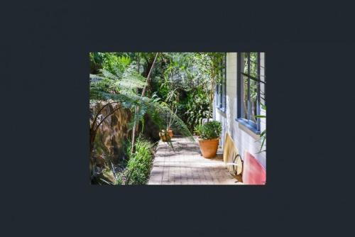 設施, Treetop Retreat Northern Beaches with Stunning Pittwater Bay Views in 北灘