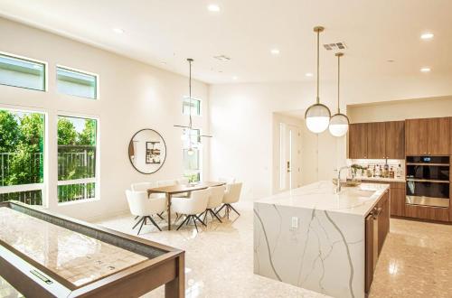 Indian Wells Luxury w Private Pool & Shuffleboard in Indian Wells