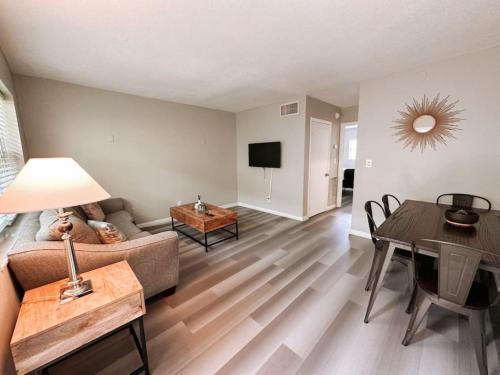 Poinciana Getaway 1BR Apartment Near FLL Airport in Fort Lauderdale, USA