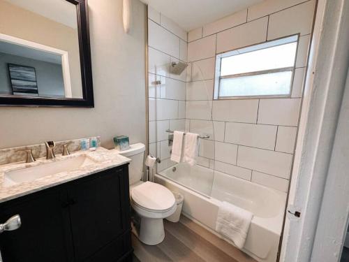 Poinciana Getaway 1BR Apartment Near FLL Airport in Fort Lauderdale, USA