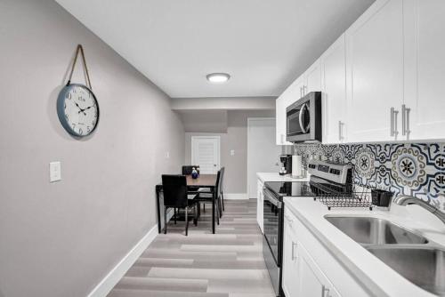 Poinciana Getaway 1BR Apartment Near FLL Airport in Fort Lauderdale, USA