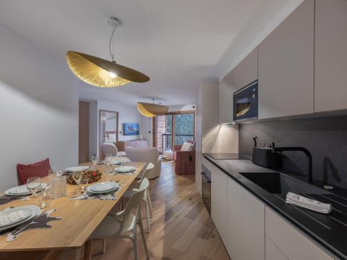 Appartement moderne proche des pistes avec parking à Courchevel - FR-1-563-140 (Appartement moderne proche des pistes avec parking a Courchevel - FR-1-563-140) in Courchevel