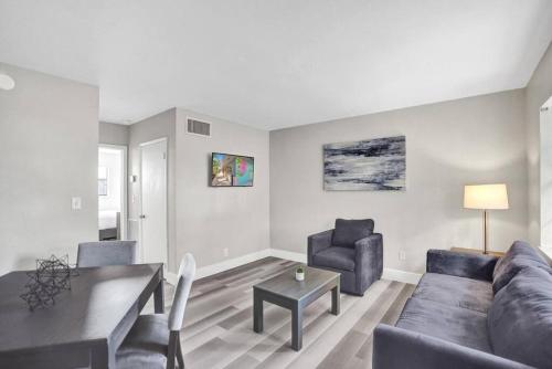 Poinciana Getaway 1BR Apartment Near FLL Airport in Fort Lauderdale, USA