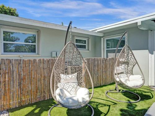 Poolside Paradise Spacious 3BR Haven near Pompano Beach in Pompano Beach, USA