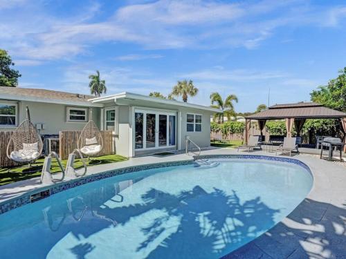 Poolside Paradise Spacious 3BR Haven near Pompano Beach in Pompano Beach, USA