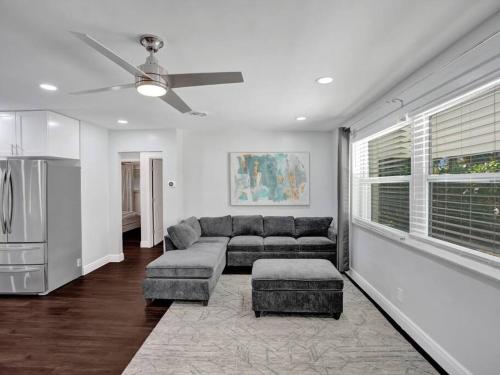 Poolside Paradise Spacious 3BR Haven near Pompano Beach in Pompano Beach, USA