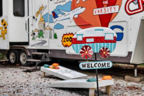 Tow-tally peachy Atlanta themed Tiny House in Tucker, USA