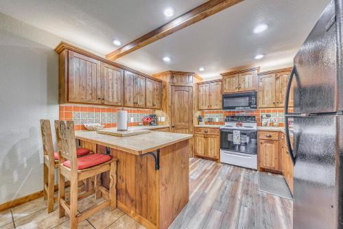 3-Story Condo with Hot Tub Ski and Hike Nearby! - image 6