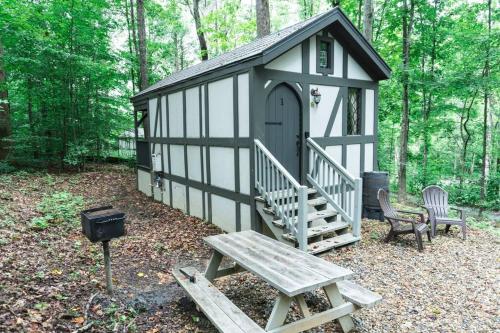 Tiny Home Cottage Near the Smokies #1 Olga in Sevierville, USA