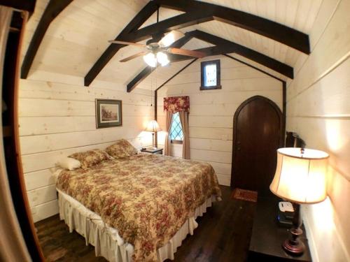 Tiny Home Cottage Near the Smokies #1 Olga in Sevierville, USA
