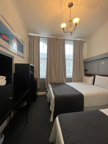 Plaza London Hotel - image 8