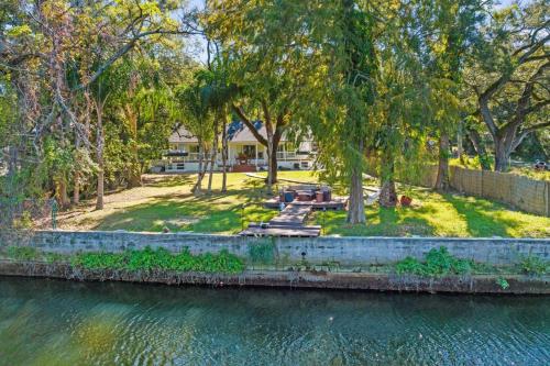 Hideout on the Hillsborough is a Gorgeous Renovated 3BR Pet Friendly Home on the Hillsborough River located in the North End of Seminole Heights in Tampa, USA