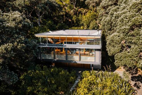 Kawakawa House - Piha Holiday Home - Auckland