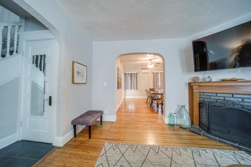 Pet-Friendly Cleveland Townhome, 2 Mi to Downtown! in Cleveland, USA