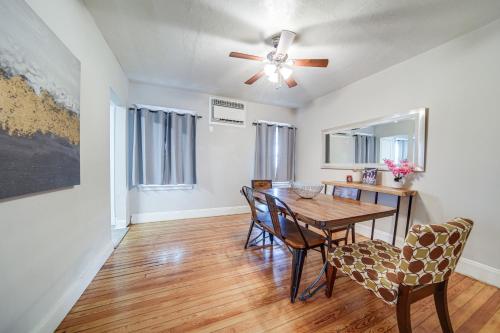 Pet-Friendly Cleveland Townhome, 2 Mi to Downtown! in Cleveland, USA