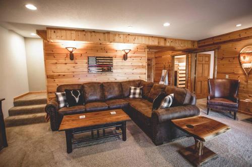 New Hot Tub Fall Oasis with Amazing FawnLake Views in Crosslake (MN)