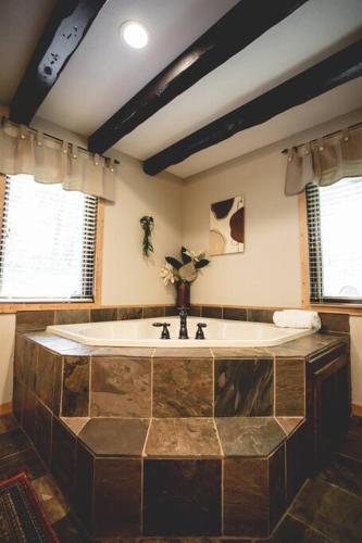 New Hot Tub Fall Oasis with Amazing FawnLake Views in Crosslake (MN)