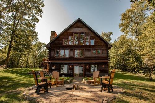 New Hot Tub Fall Oasis with Amazing FawnLake Views in Crosslake (MN)