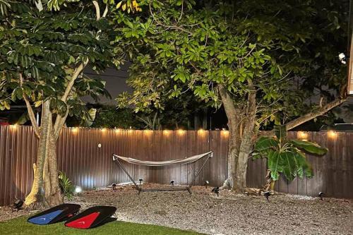 Retreat to Luxury / 4BR/ BBQ / Courtyard/Parking in Miami, USA