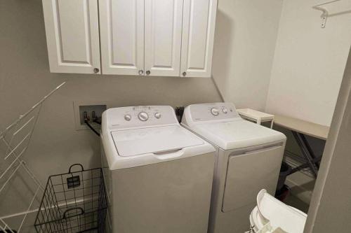 Retreat to Luxury / 4BR/ BBQ / Courtyard/Parking in Miami, USA
