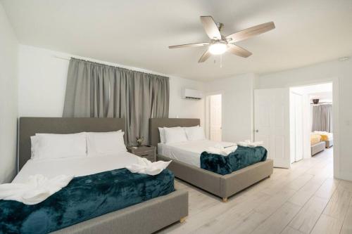 Retreat to Luxury / 4BR/ BBQ / Courtyard/Parking in Miami, USA