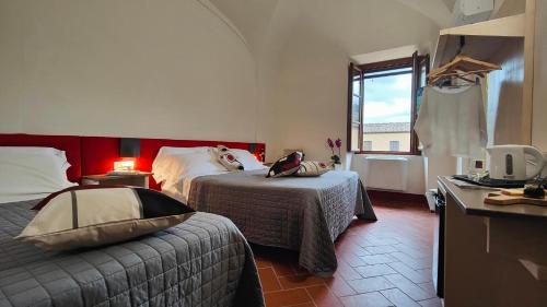 3 twin beds