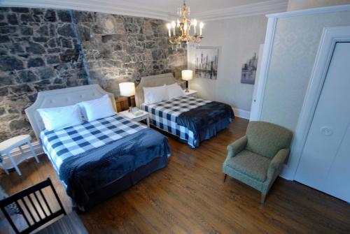 Double Room with 2 Double Beds image 7