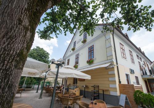 Hotel Pri mostu
