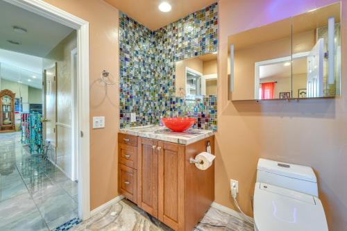 Laptop-Friendly Cathedral City Gem with Fireplace!