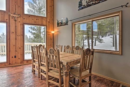 Spacious Mountain-View Cabin By Angel Fire Resort