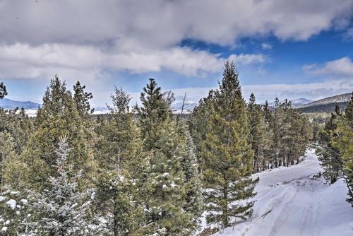 Spacious Mountain-View Cabin By Angel Fire Resort