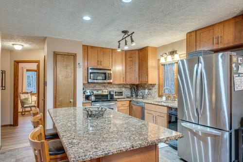 Eco-Friendly Poconos Cabin with EV Charger! in Gouldsboro, USA