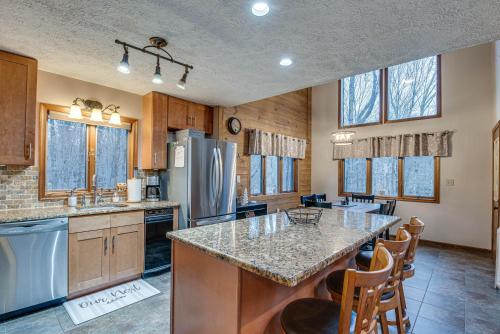 Eco-Friendly Poconos Cabin with EV Charger! in Gouldsboro, USA