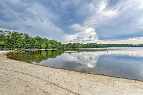 Eco-Friendly Poconos Cabin with EV Charger! in Gouldsboro, USA