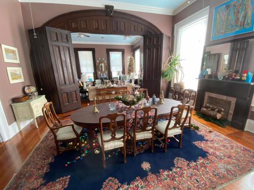 Létesítmények, Bazsinsky House in Vicksburg Városközpont