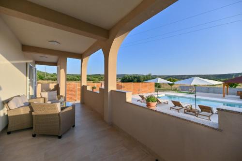 Балкон/тераса, Family friendly house with a swimming pool Vrana, Biograd - 21828 in Vrana