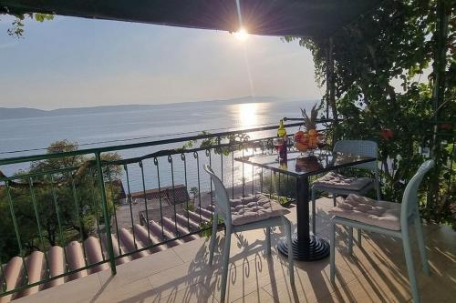 One-Bedroom Apartment with Balcony and Sea View image 8