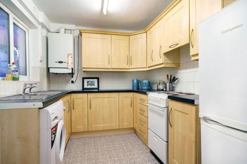 2 Bedroom House Close to City Centre
