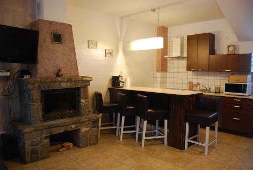 2 bedrooms, 4 beds