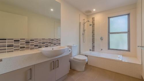 Three-Bedroom Apartment image 5