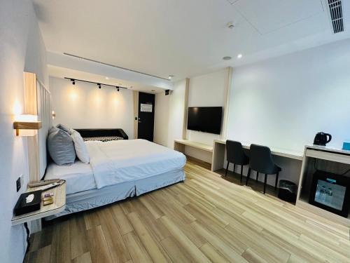 room detail thumbnail 1