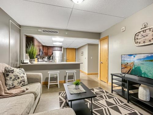 Huge 2br Apt Next To Wells Fargo -freeparking! in Des Moines, USA