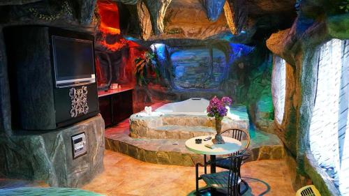 Hialeah Motel - Adults Only