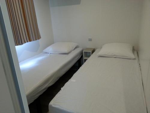 2 bedrooms, 4 beds