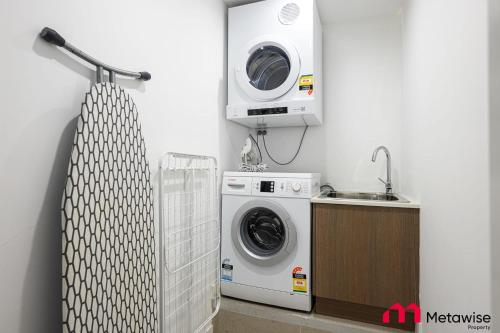 MetaWise Sydney CBD Haymarket Luxe 2Bed Penthouse Bella - image 5