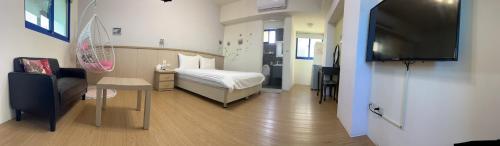 Double Room with Garden View image 3