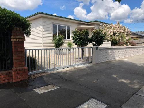 Bradman House CBD Launceston Invermay + Free WIFI